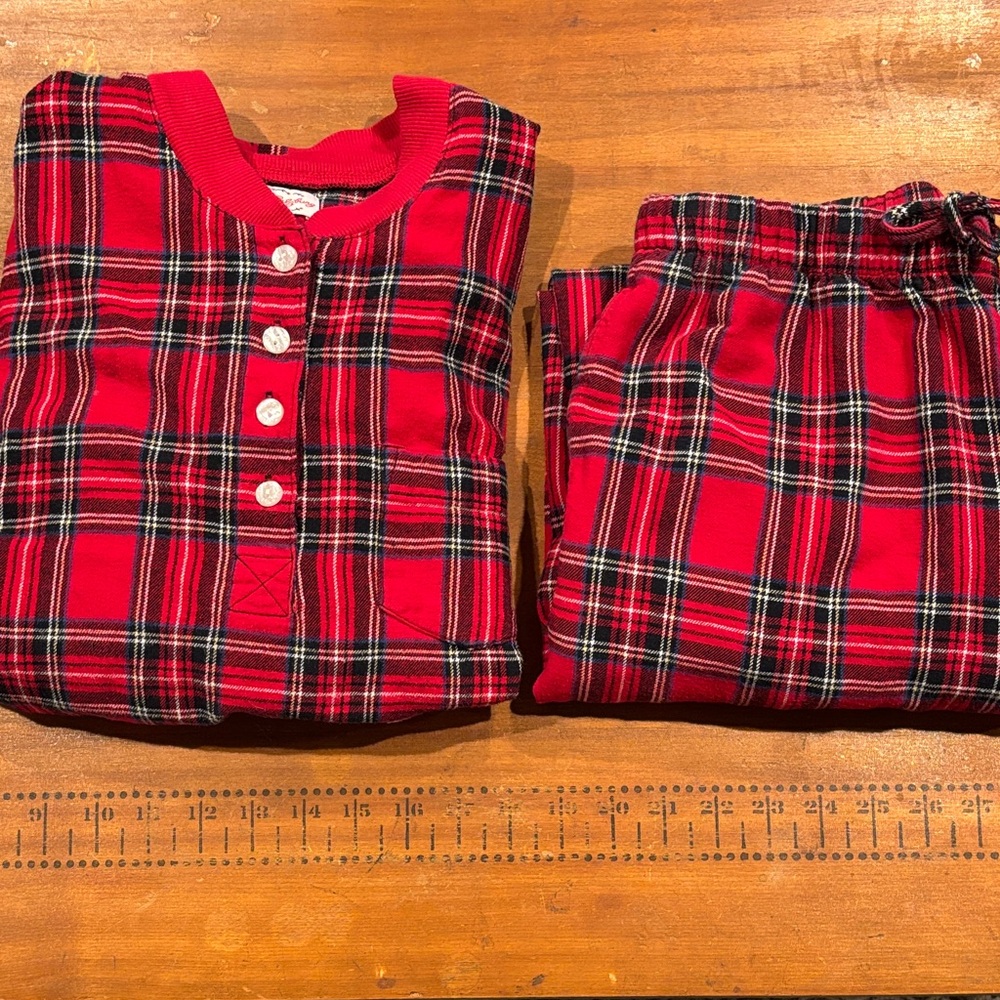 LANZ OF SALSBURG S Plaid Flannel Pajama Set Henley Top & Comfy Joggers 2-Pc